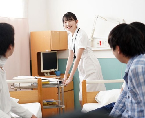 Rủ thằng bạn nhập viện phang lồn em y tá